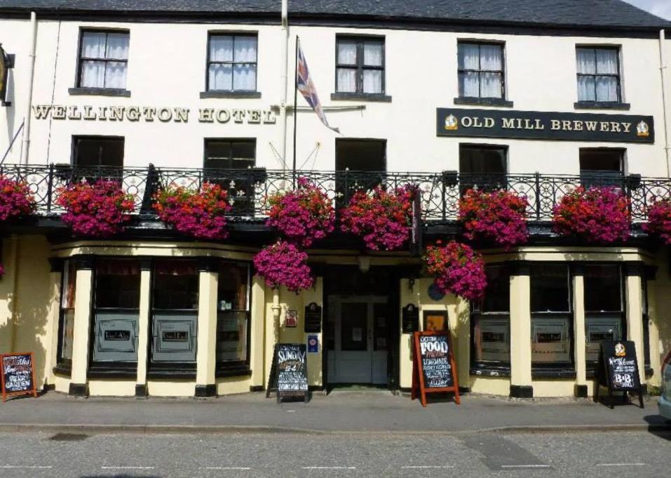 The Wellington Hotel Howden Екстериор снимка